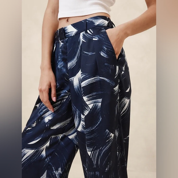 NWT BANANA REPUBLIC | Relaxed Dress Pants - Picture 3 of 13